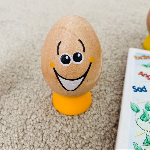HAPE • Eggspressions Wooden Learning Toy + Book - Picture 7 of 14